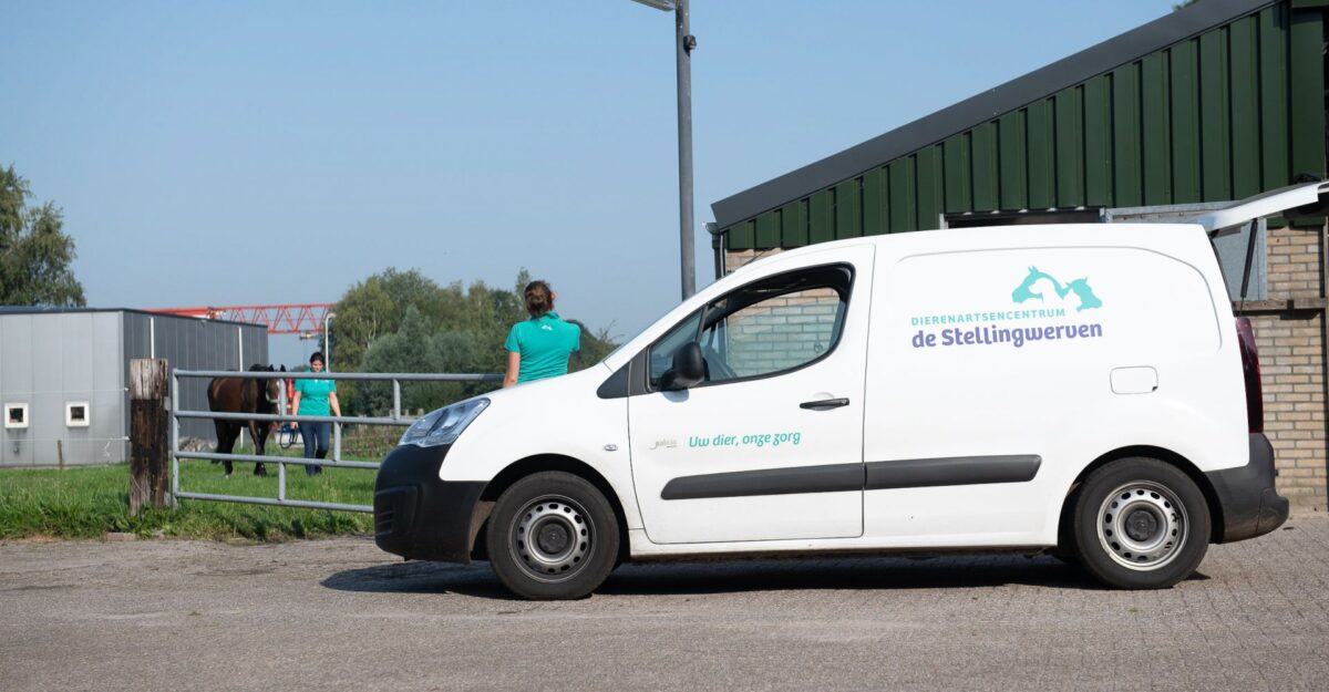 Paardenartspro- DIERENARTSENCENTRUM EQUINOORD - bedrijfsauto