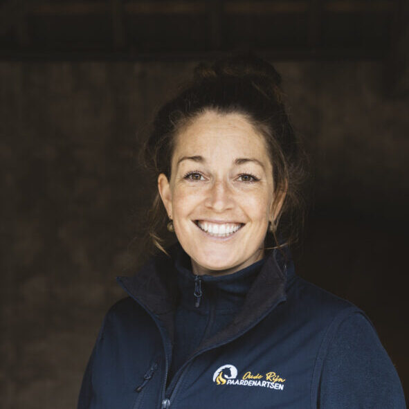 Paardenartspro oude rijn paardenartsen Susan Westerterp